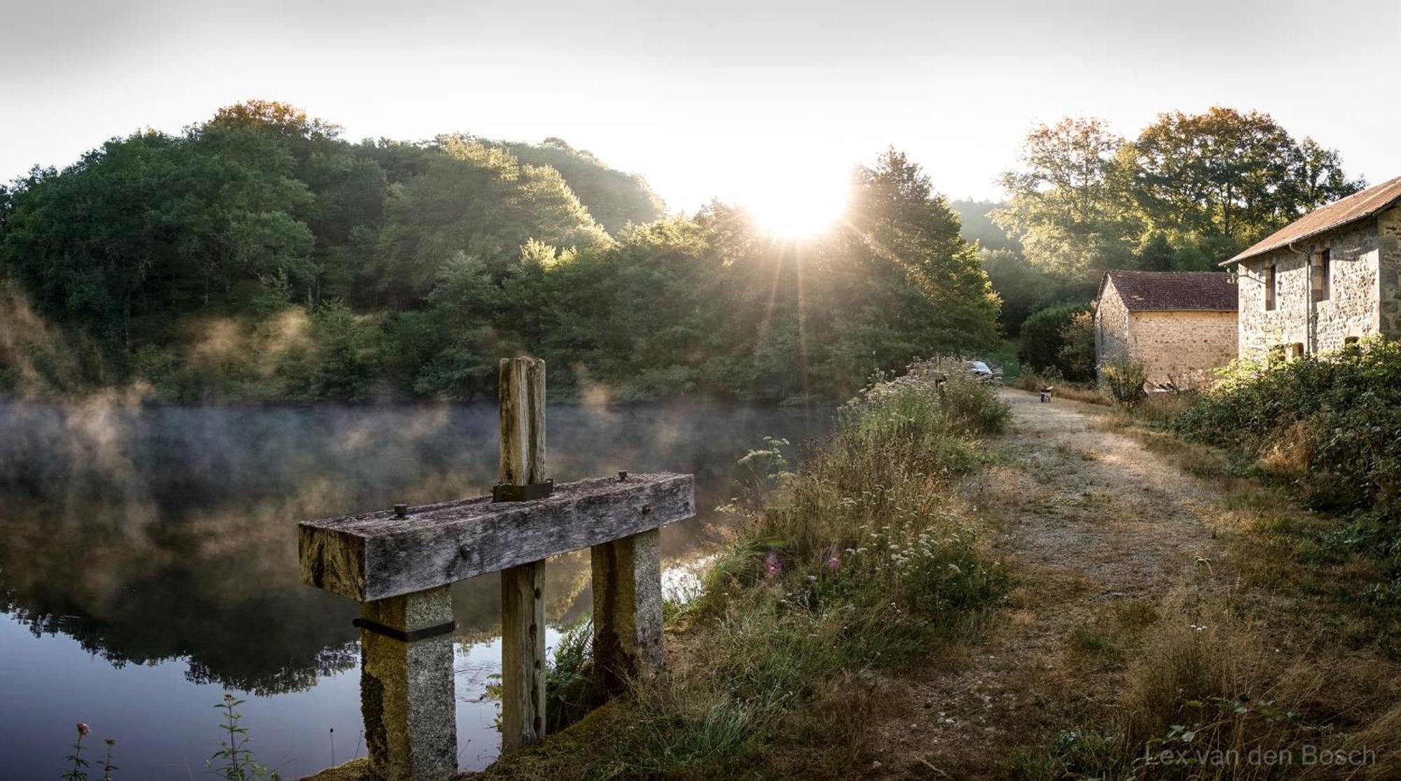 Le Moulin De La Farge B&B Saint-Moreil ภายนอก รูปภาพ